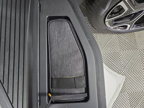 Used 2023 Rivian R1T Adventure image 32