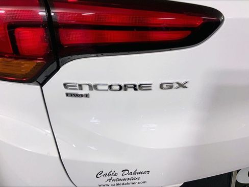 Used 2025 Buick Encore GX Preferred AWD/4WD image 10