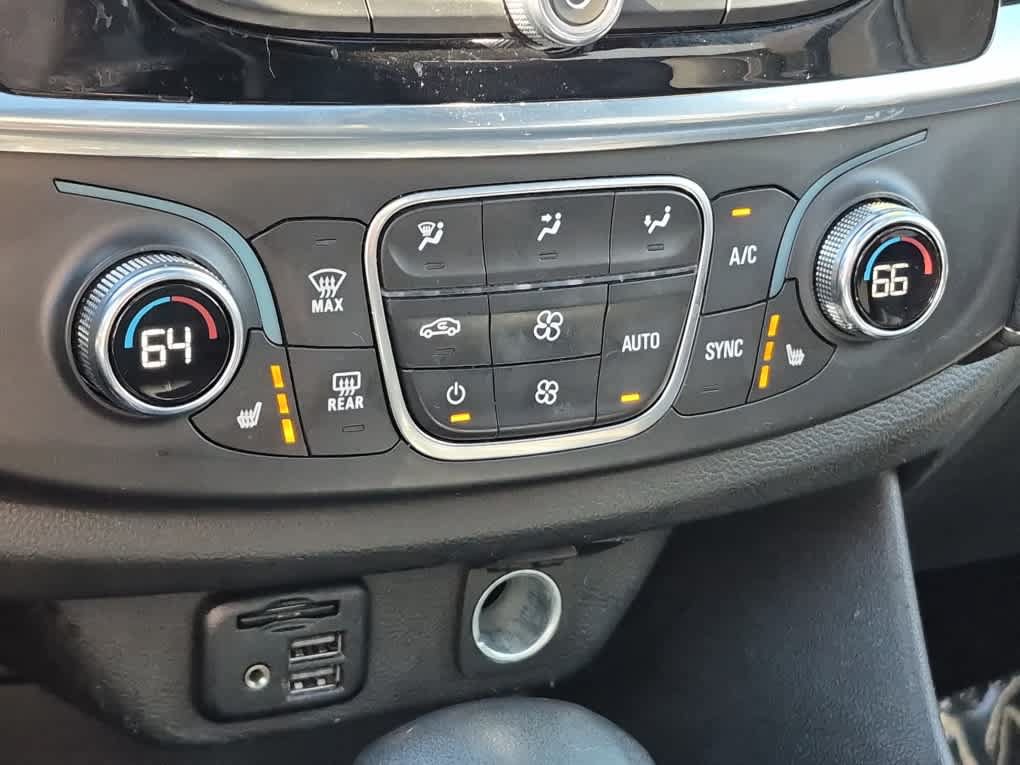 Used 2023 Chevrolet Traverse LT w/ LT Premium Package AWD/4WD image 18