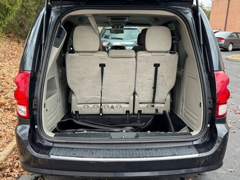 Used 2013 Dodge Grand Caravan SXT w/ UConnect Hands-Free Group image 9