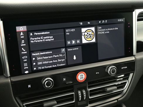 Certified 2025 Porsche Macan image 21