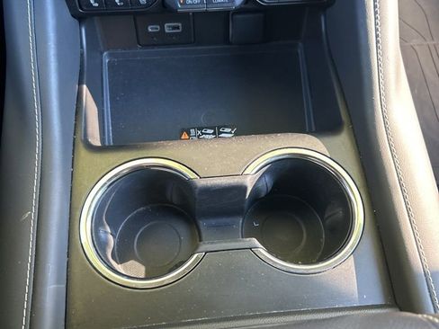 Used 2023 Chevrolet Suburban Premier w/ Advanced Technology Package image 15