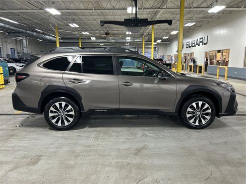 Certified 2023 Subaru Outback Limited image 9
