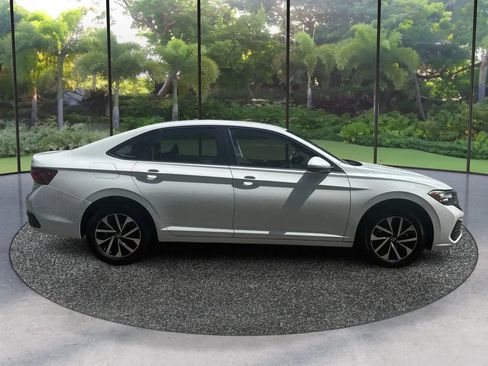 Used 2024 Volkswagen Jetta S FWD image 4
