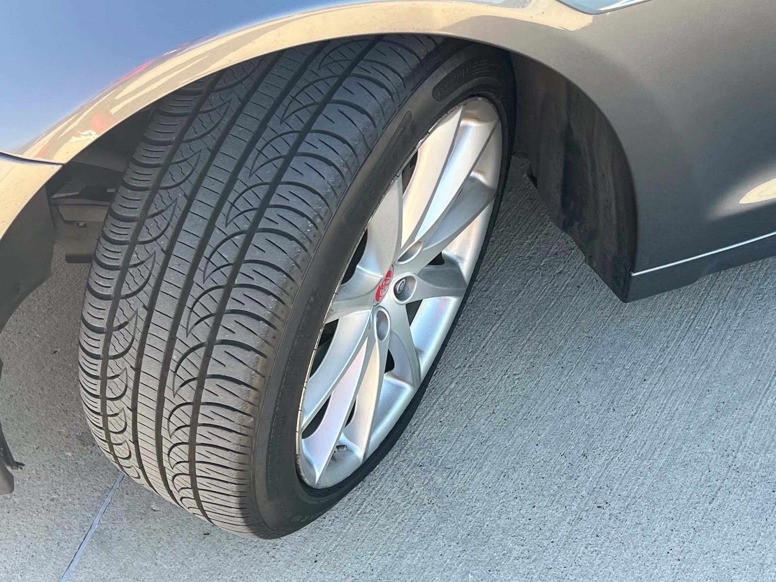 Used 2016 Jaguar XJ R-Sport RWD image 9