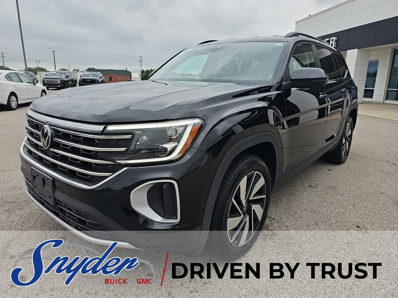 Used 2024 Volkswagen Atlas SE FWD image 3