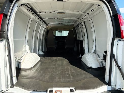 Used 2022 Chevrolet Express 2500 image 28