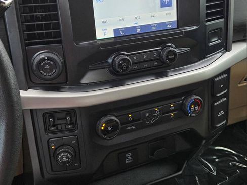 Used 2022 Ford F150 XLT w/ Trailer Tow Package AWD/4WD image 7