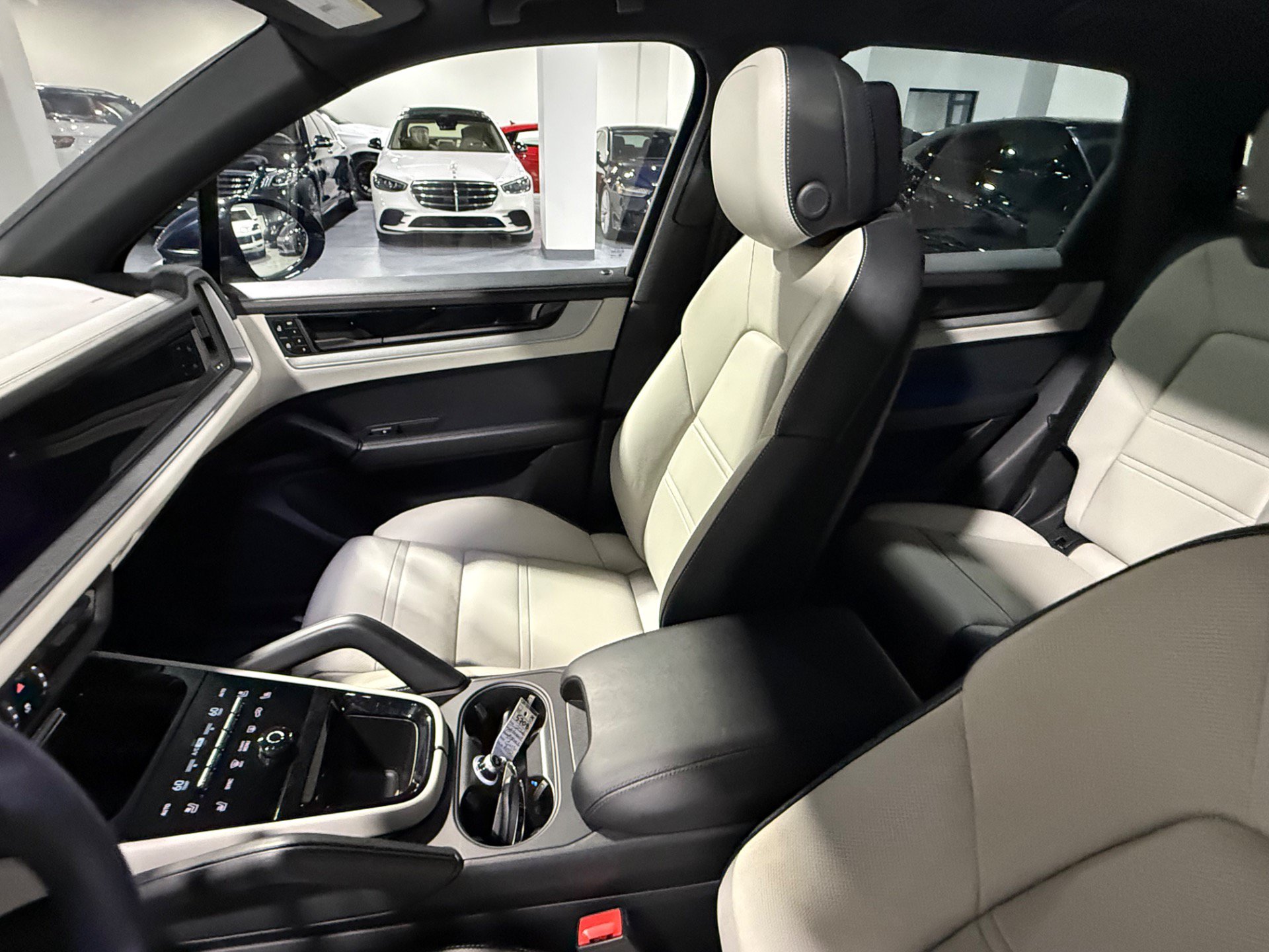 Used 2024 Porsche Cayenne AWD/4WD image 26