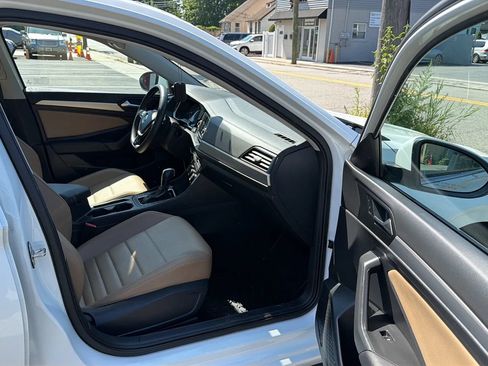 Used 2021 Volkswagen Jetta SE w/ SE Cold Weather Package FWD image 25