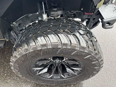 Used 2025 Jeep Wrangler Unlimited Rubicon AWD/4WD image 10