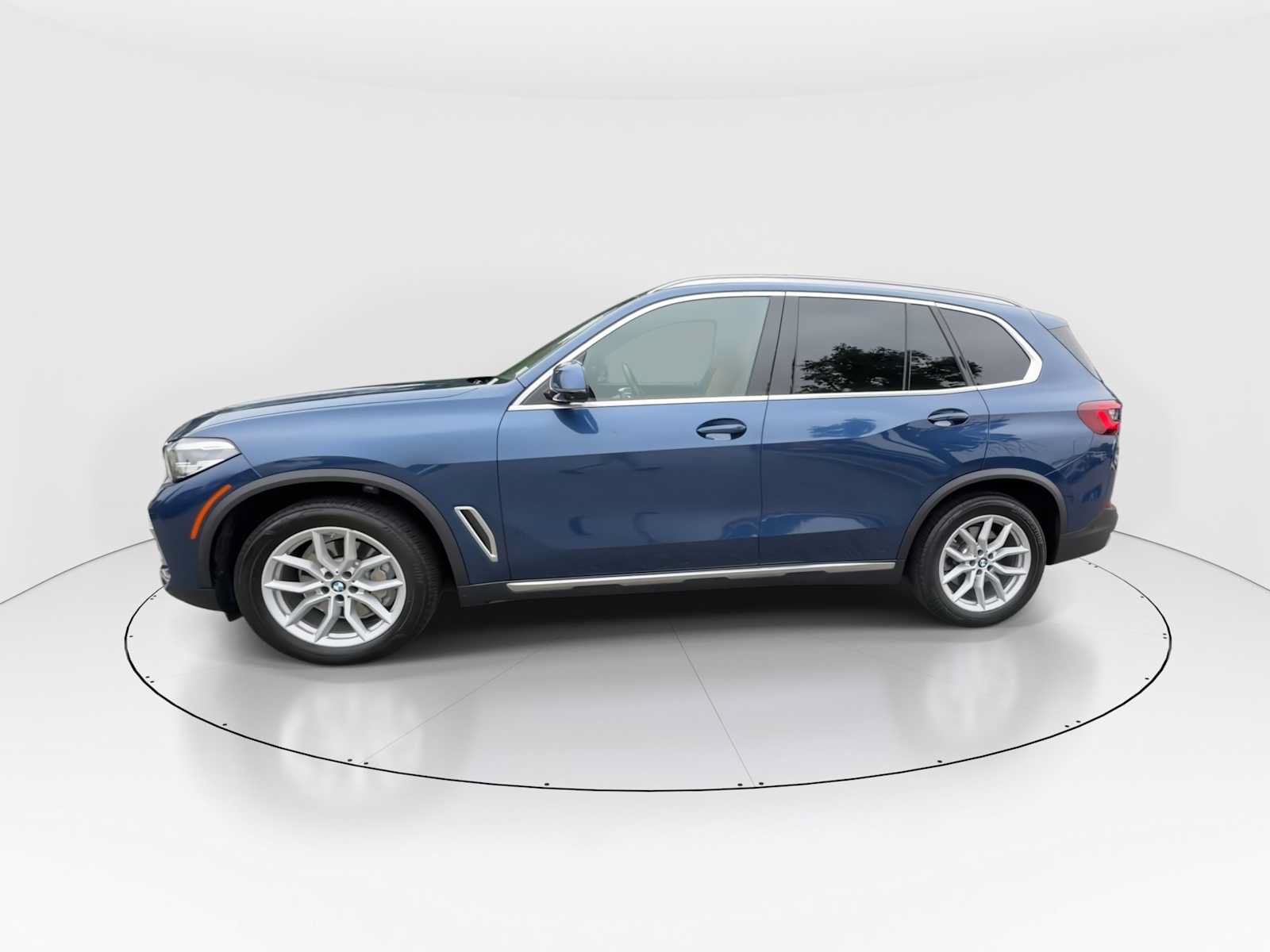 Used 2023 BMW X5 xDrive40i w/ Premium Package AWD/4WD image 5