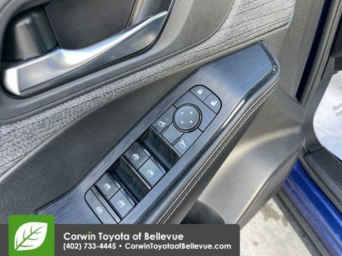 Used 2023 Nissan Rogue SV AWD/4WD image 19
