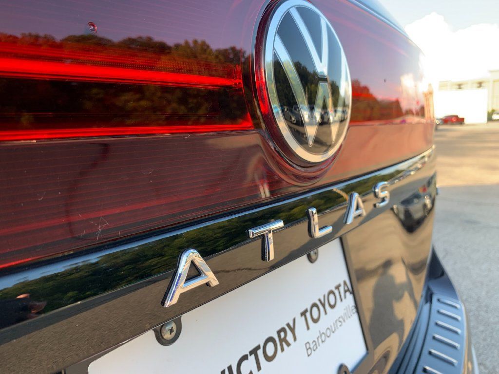 Used 2025 Volkswagen Atlas Peak Edition SE AWD/4WD image 39