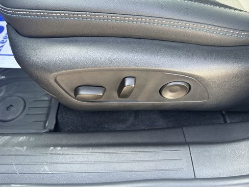 Used 2024 Chevrolet Equinox EV LT FWD image 15