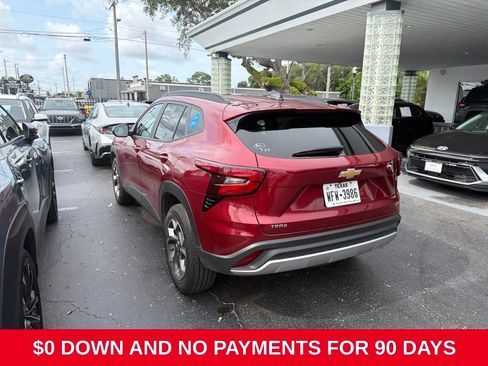 Used 2025 Chevrolet Trax LT w/ LT Convenience Package FWD image 6
