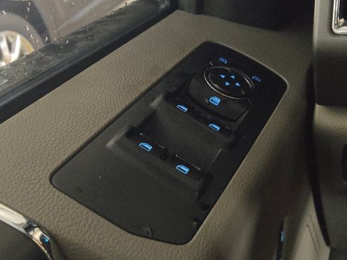 Used 2015 Ford F150 XLT image 27