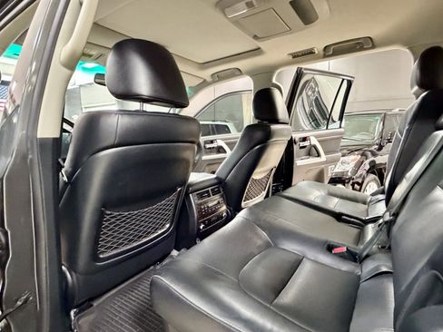Used 2014 Toyota Land Cruiser image 29