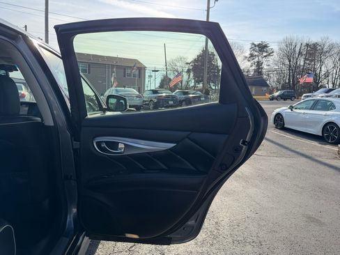 Used 2016 INFINITI Q70 3.7 image 24