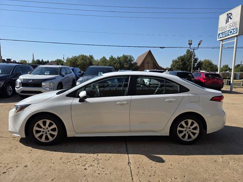 Used 2025 Toyota Corolla LE FWD image 4