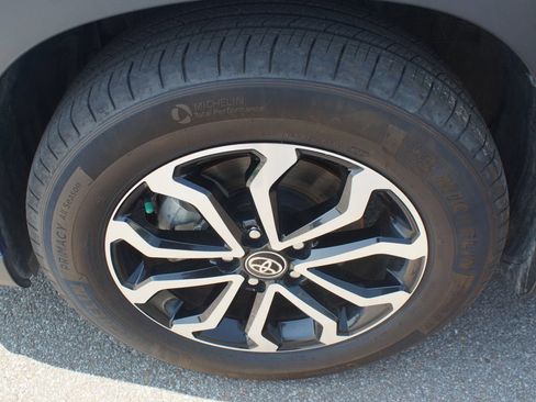 Used 2024 Toyota Corolla Cross AWD Hybrid w/ Moonroof Package image 26