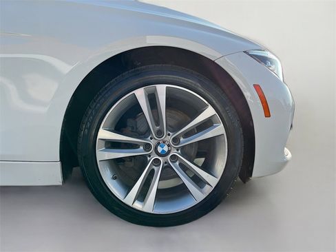 Used 2018 BMW 330i xDrive Sedan w/ Convenience Package image 32