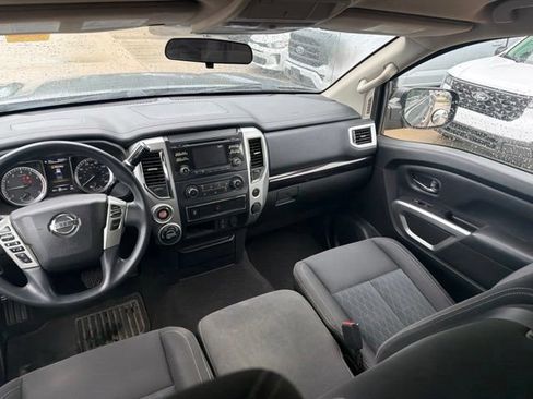 Used 2018 Nissan Titan SV AWD/4WD image 18