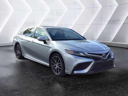 Used 2023 Toyota Camry SE FWD image 1