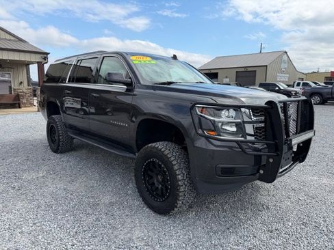Used 2017 Chevrolet Suburban LT image 5