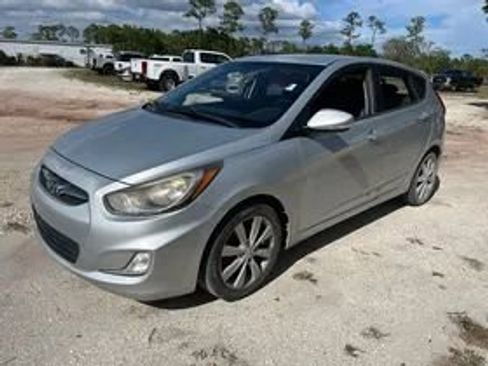 Used 2013 Hyundai Accent SE image 1
