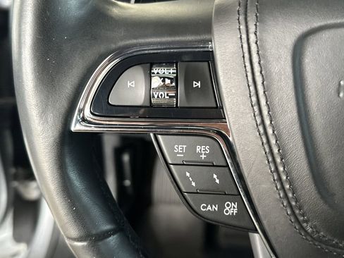 Used 2020 Lincoln Continental Reserve w/ Luxury Package image 19