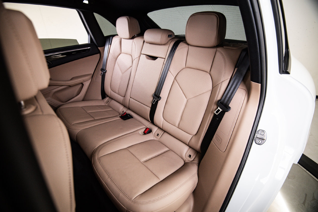 Certified 2026 Porsche Macan AWD/4WD image 24