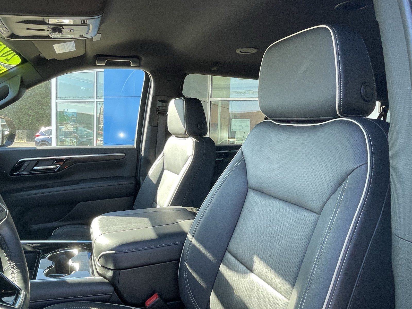 Used 2025 Chevrolet Suburban Premier AWD/4WD image 20