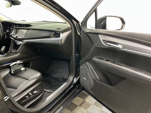 Used 2018 Cadillac XT5 Luxury w/ Driver Awareness Package AWD/4WD image 34