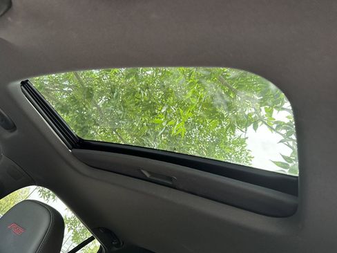 Used 2025 Chevrolet Trax RS w/ Sunroof Package image 13