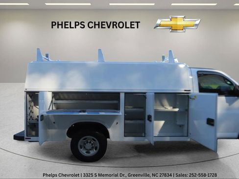 Used 2023 Chevrolet Express 3500 w/ Power Convenience Package image 7