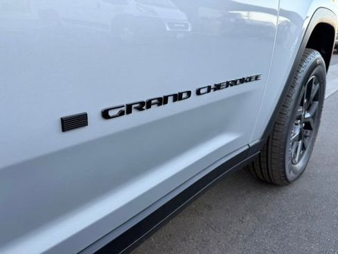New 2025 Jeep Grand Cherokee L Laredo image 9
