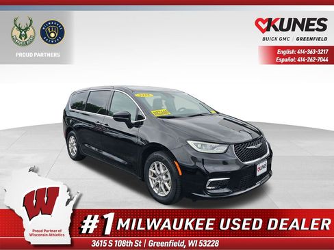 Used 2025 Chrysler Pacifica Select FWD image 1