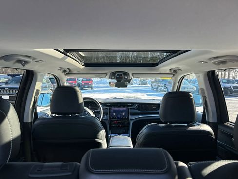 Used 2023 Jeep Grand Cherokee 4WD 4xe w/ Luxury Tech Group II image 49