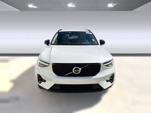 Used 2023 Volvo XC40 B5 Plus w/ Protection Package Premier image 6