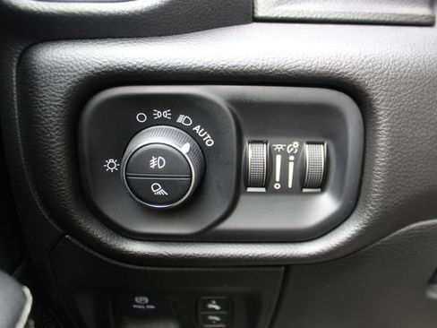 Used 2025 RAM 1500 Laramie w/ Sport Appearance Package AWD/4WD image 19