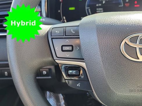 Used 2025 Toyota Camry LE image 7