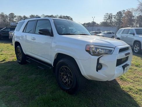 Used 2023 Toyota 4Runner 40th Anniversary SE image 3