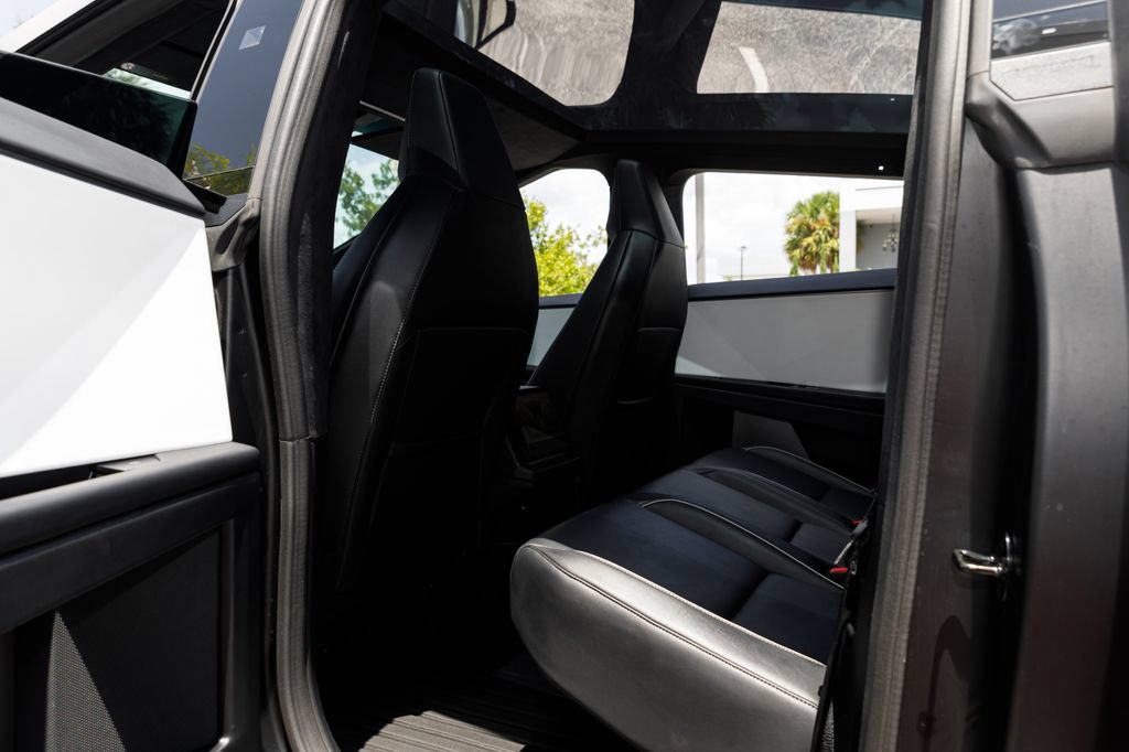 Used 2024 Tesla Cybertruck AWD Crew Cab image 23