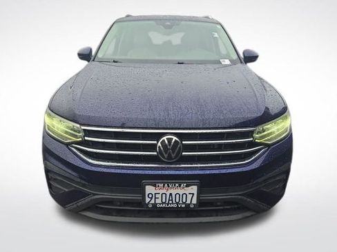 Used 2023 Volkswagen Tiguan SE image 2
