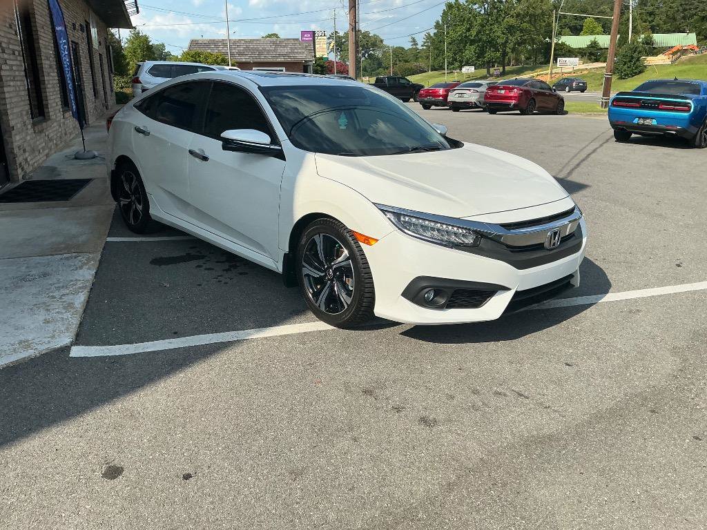 Used 2017 Honda Civic Touring image 5