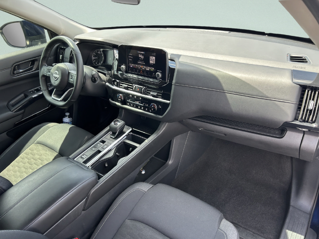 Used 2025 Nissan Pathfinder SV FWD image 17