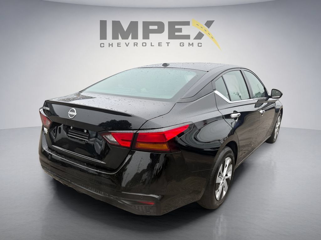 Used 2025 Nissan Altima 2.5 S FWD image 8