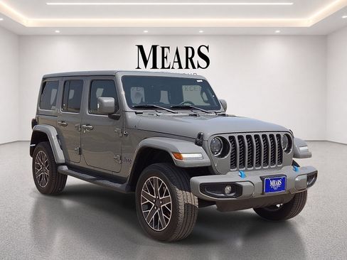 Used 2023 Jeep Wrangler Unlimited Sahara AWD/4WD image 7