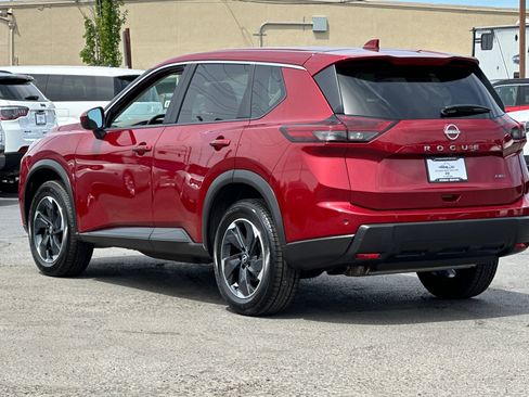 Used 2025 Nissan Rogue SV AWD/4WD image 6